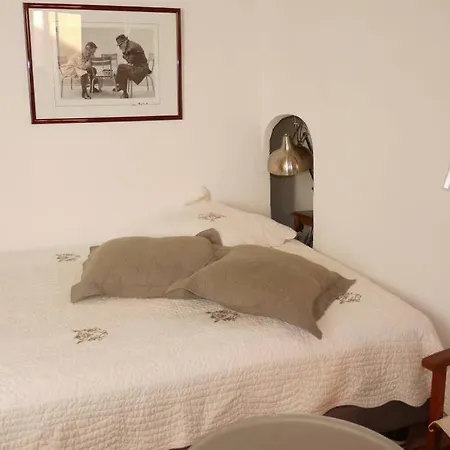 Studio 9 - A Cosy Studio Flat With Balcony Apartment *